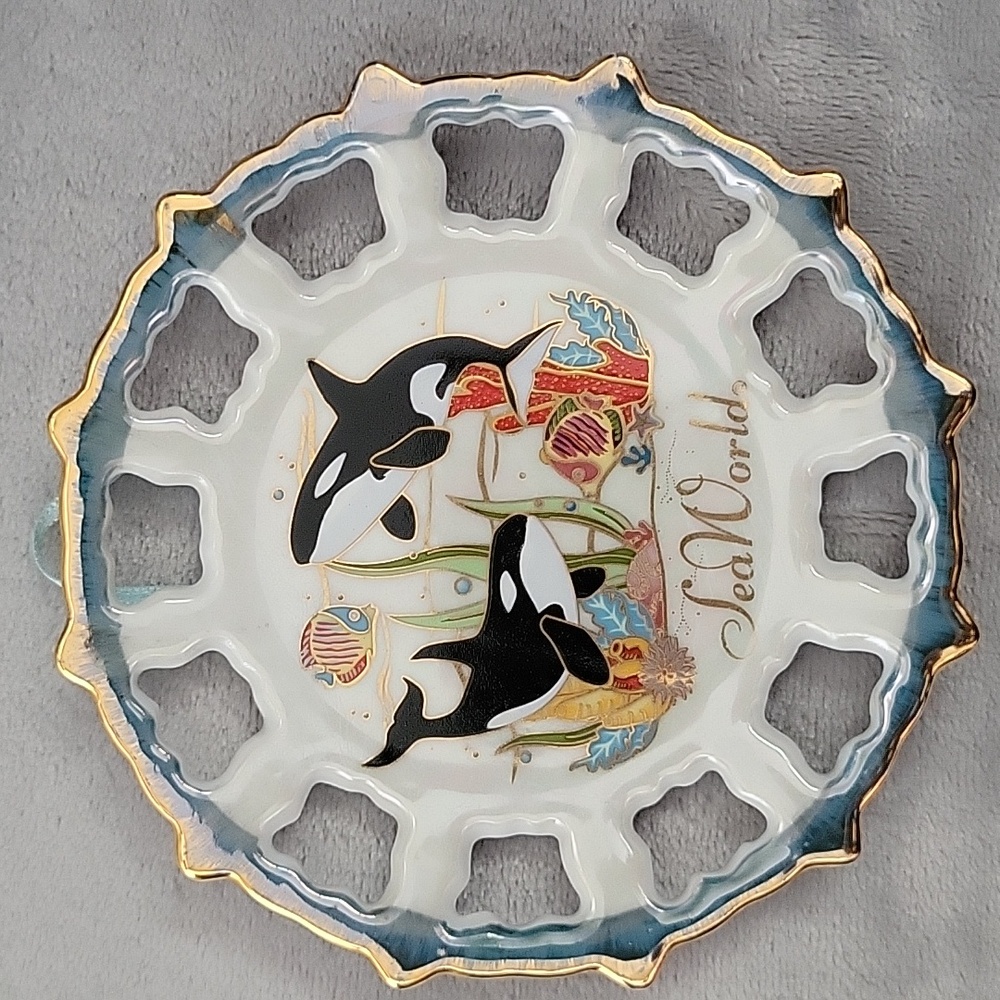 Vintage Mid 1980s Sea World Decorative Travel Souvenir Collectors Plate